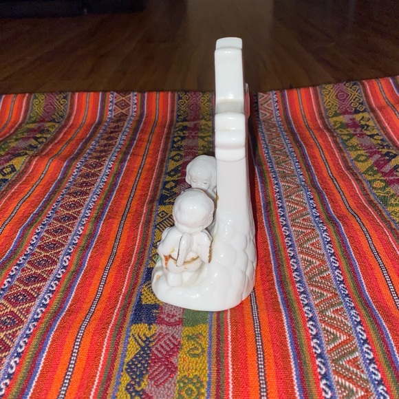 Vintage Porcelain Cross Figurine With Roses and 2 Angels - Picture 13 of 14